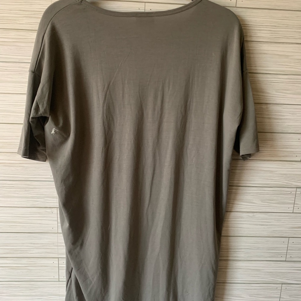Lula Roe basic gray t shirt - Picture 3 of 4